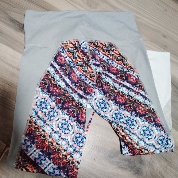 Athleta nomad salutation mesh Capri leggings - Picture 4 of 7